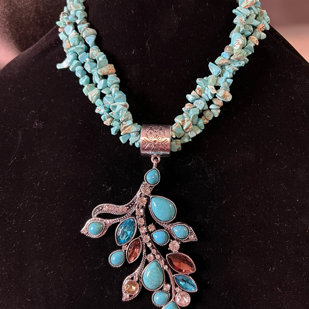 Blue Howlite Fancy Pendant with Necklace